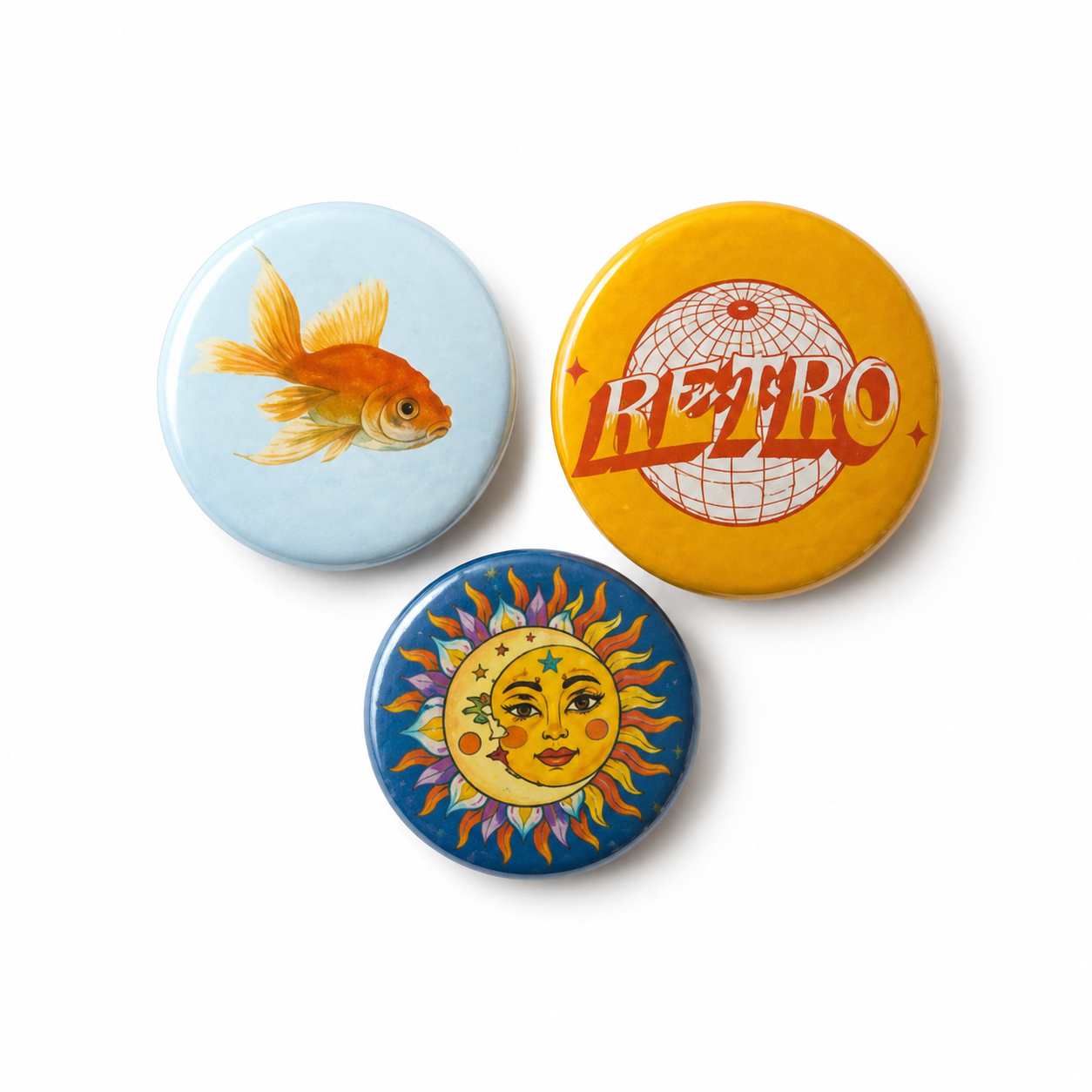 Buttons Set – Retro, Goudvis & Zon Illustratie – Set van 3