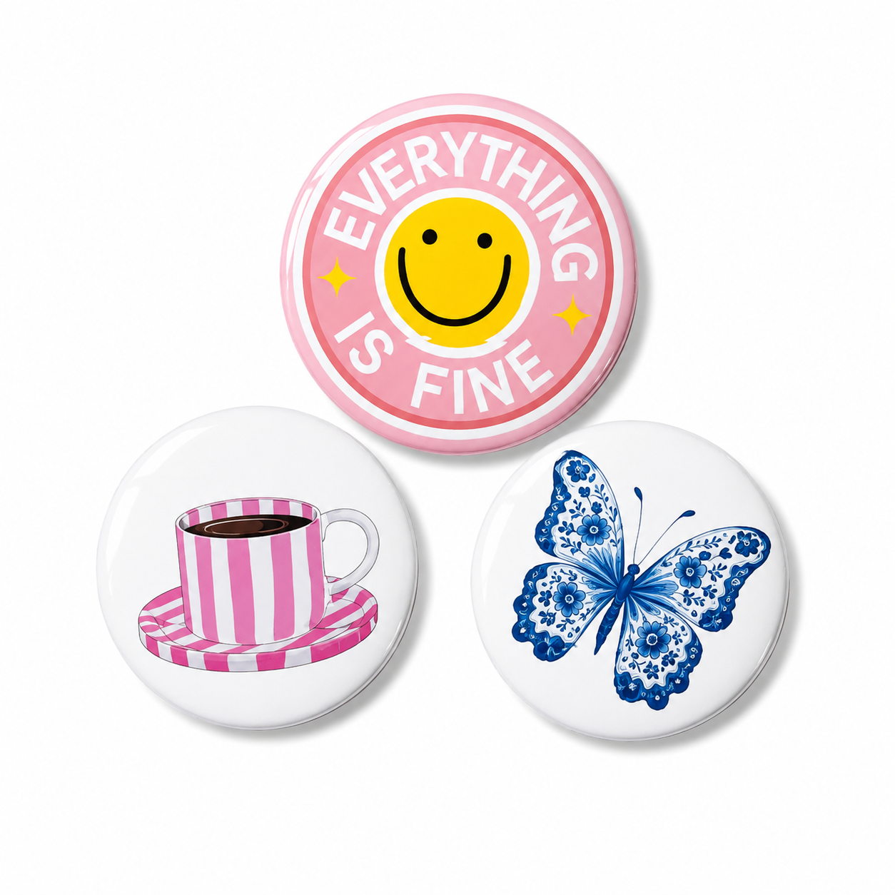 Set van 3 stijlvolle buttons – Everything Is Fine, Koffie & Vlinder