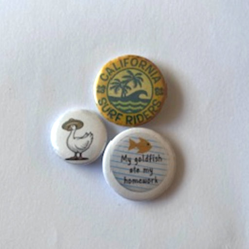 buttons retro surfer eend homework
