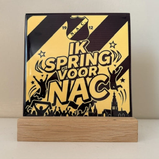 Tegeltje Ik spring voor NAC 10x10 cm Handgemaakte Breda illustratie