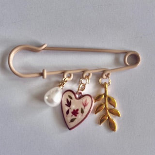 speld broche natural