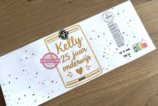 Gepersonaliseerd cadeaupakket met tegeltje, houder en wijnetiket Jubileum